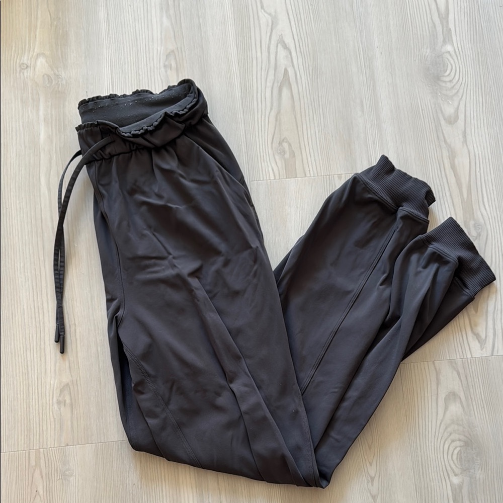 Lululemon Gray Jogger Sz 4